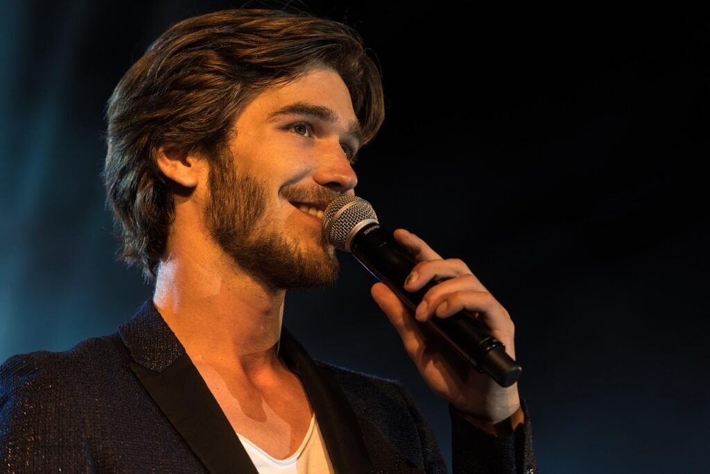 amaury vassili, singer, concert, artist, show, scene, night, person, singer, singer, singer, singer, singer, concert, concert