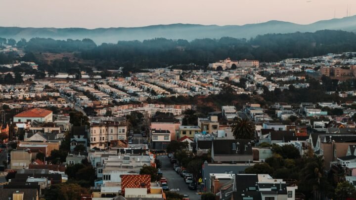 Adult Nightlife in Mpraeso: How to Plan a Tasteful Evening Out in the Eastern Region