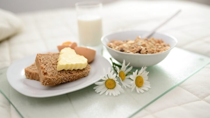 Breakfast in Bed and Other Simple Romantic Ideas in Ho