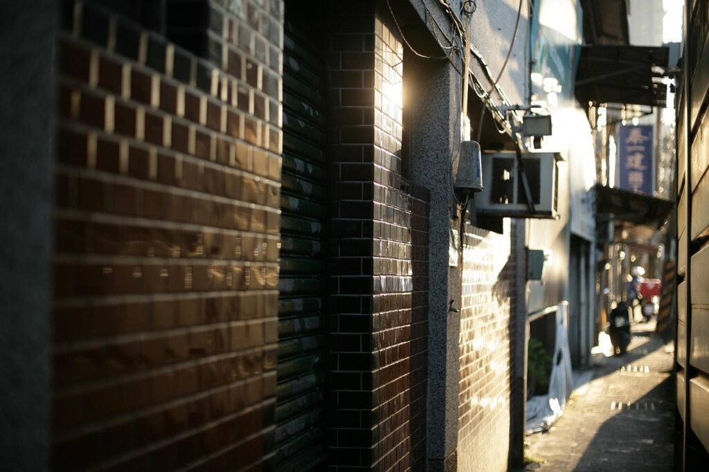 street view, architecture, sunlight