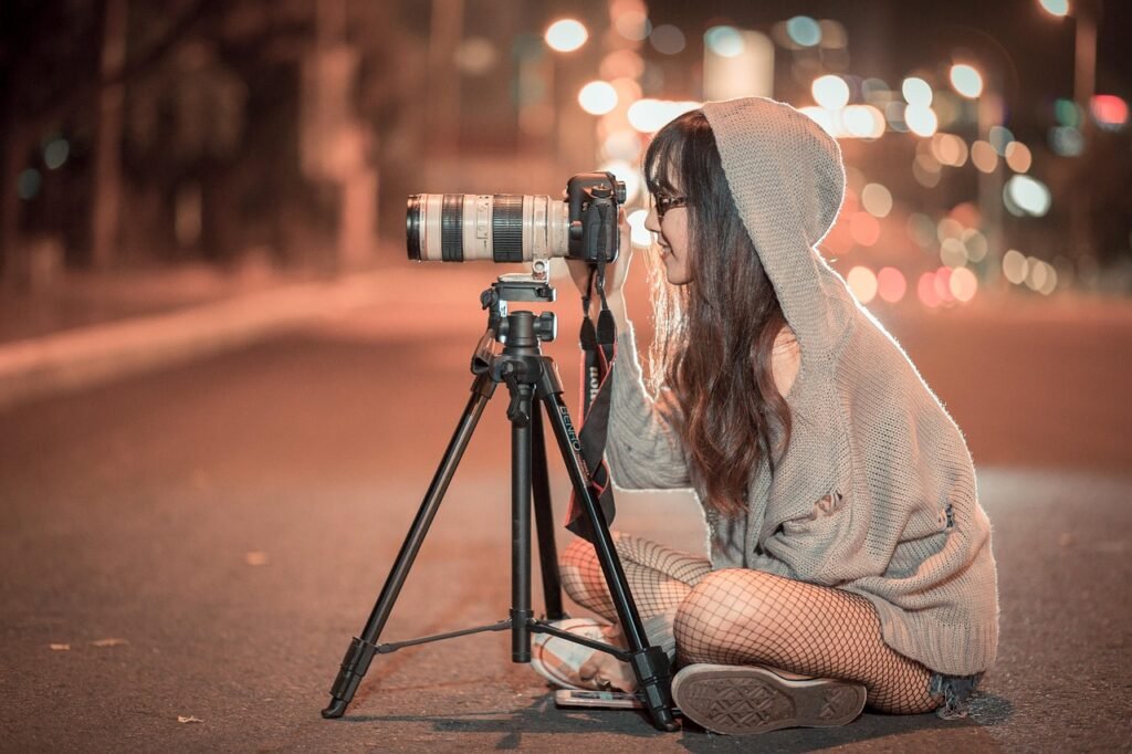 night, camera, photographer, photo, picture, outdoors, urban, canon, shooting, woman, girl, tourist, brown city, brown camera