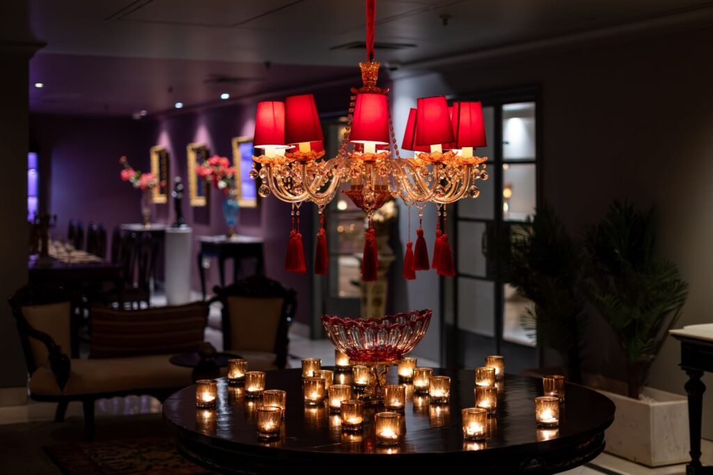 Discreet lobby entrance in the evening, illustrating privacy and discretion
