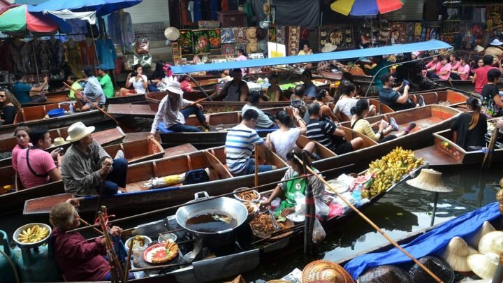 The Everyday Side of Online Life in Bolgatanga: Connection, Entertainment, and Reality