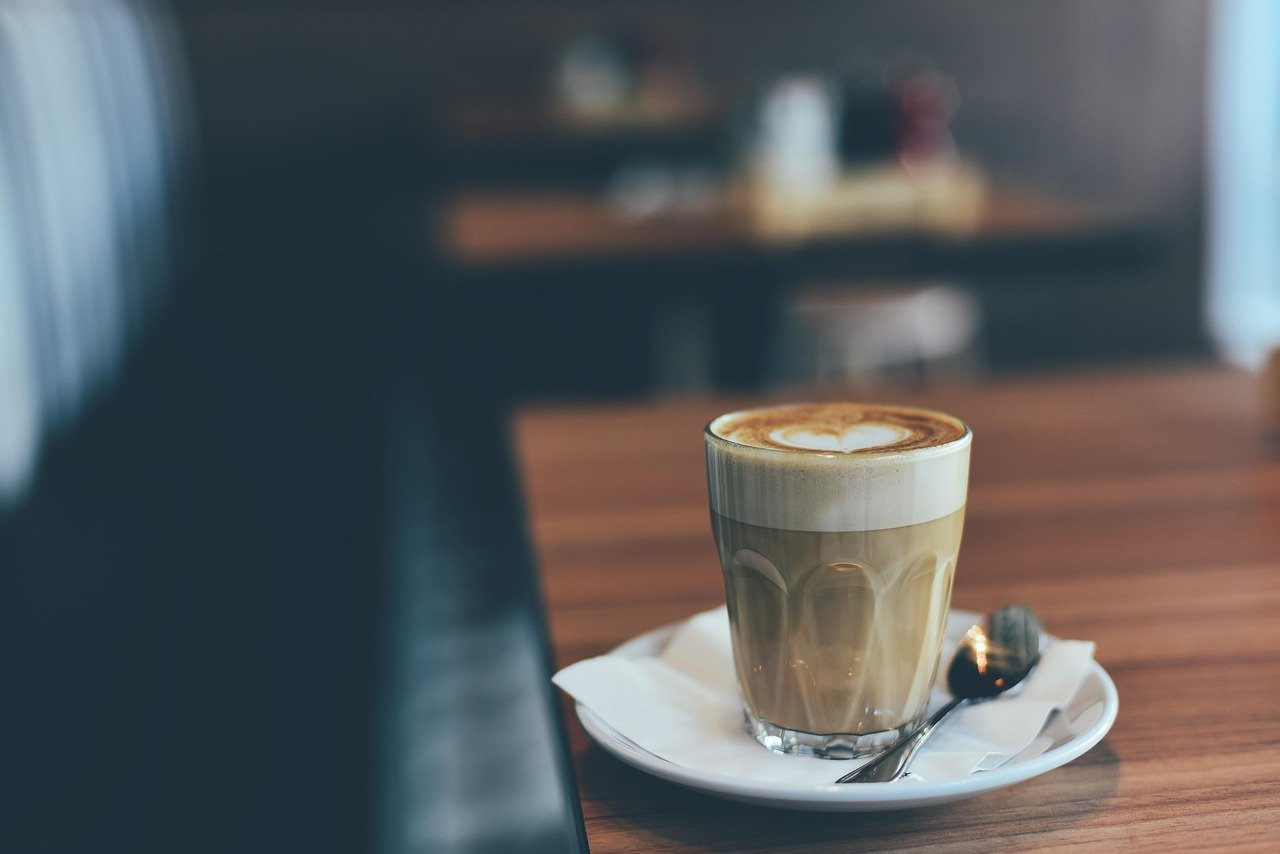 coffee, cafe, wood, hot, mug, cup, coffee cup, white, coffeemaker, shop, restaurant, art, design, spoon, plate, napkin, blue