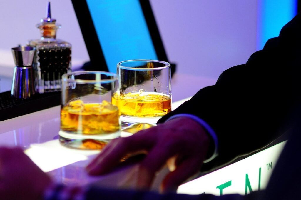 bar, drinks, glasses, alcohol, cocktail, beverage, celebration, whisky, drinking, nightclub, pub, nightlife, sitting, alcohol