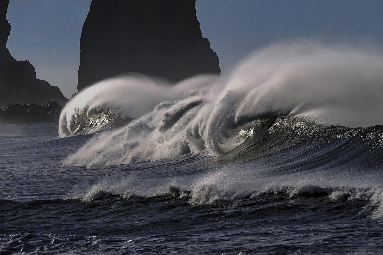 wave, water, sea, ocean, pacific, coastline, seascape, nature, scenery, surf, heavy surf, spray, wind, motion, swirl, splash,