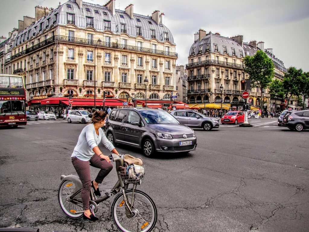 paris, place-saint-michel, street scene, square, bicycle, cyclist, fietsster, traffic, paris, paris, paris, paris, paris, str