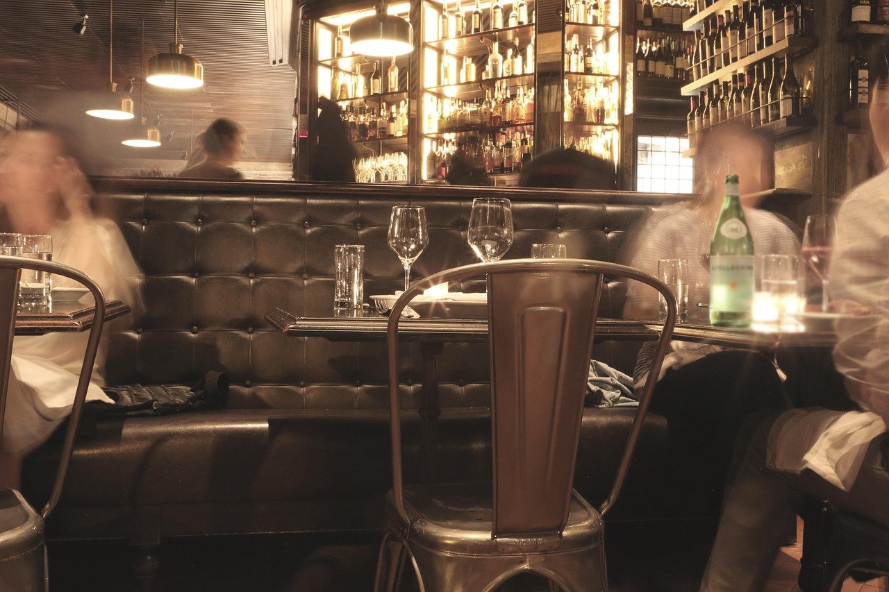 bar, lounge, restaurant, club, table, alcohol, glass, cocktail, drink, room, beverage, entertainment, seat, retro, comfortabl