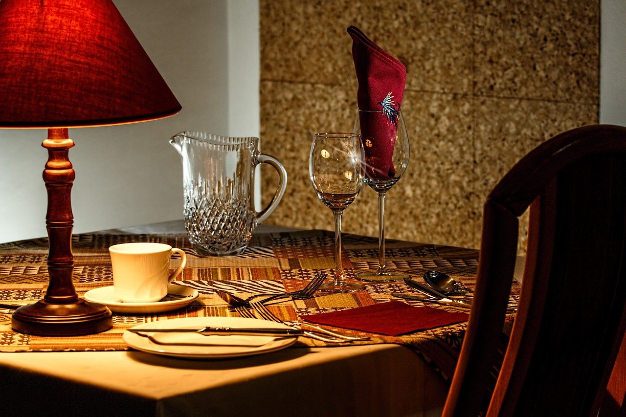dinner table, restaurant, dining, place setting, eating out, elegant, romantic, food, lighting, café, brown food, dinner tabl