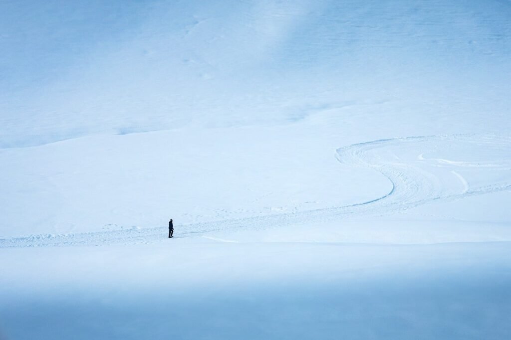 nature, landscape, winter, snow, cold, white, blue, lonely, hiker, trail, calm, mountains, solitude, silence, landscape photo