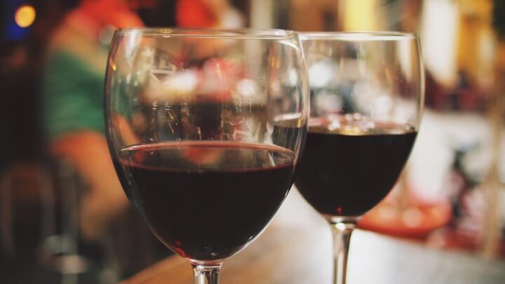 Navigating Modern Romance: Essential Tinder Etiquette and Good Manners in Mampong